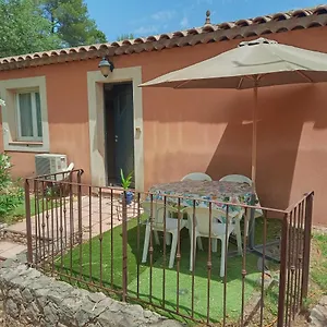 https://emilie.fr-provencehotel.com